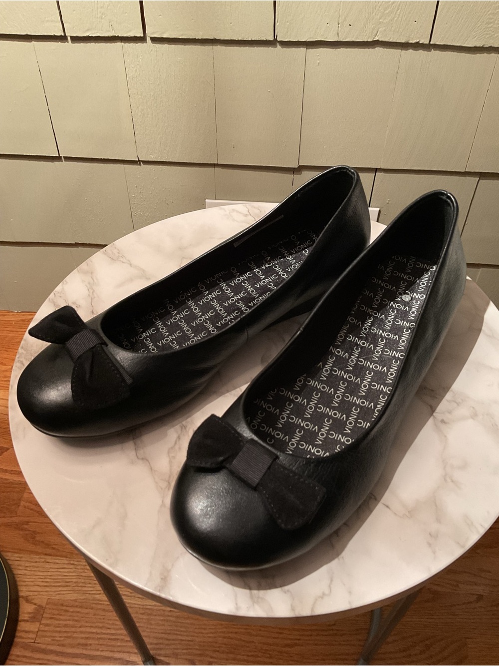 Vionic Black Leather Bow-Accent Flats